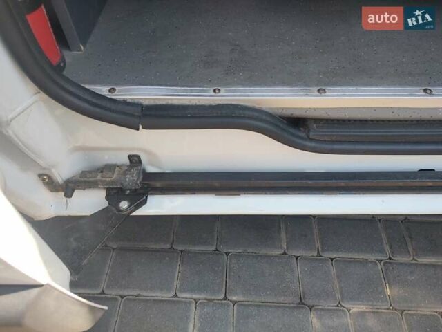 Белый Ниссан Примастар, объемом двигателя 2 л и пробегом 307 тыс. км за 8200 $, фото 10 на Automoto.ua