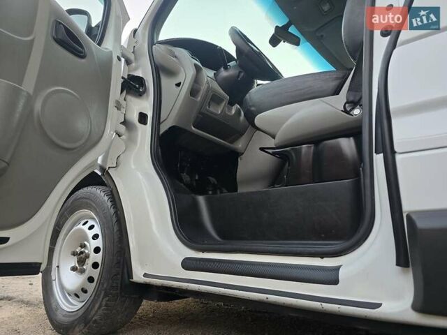 Білий Ніссан Прімастар, об'ємом двигуна 1.9 л та пробігом 278 тис. км за 8800 $, фото 19 на Automoto.ua