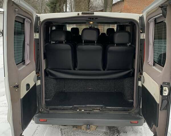 Білий Ніссан Прімастар, об'ємом двигуна 2 л та пробігом 300 тис. км за 9300 $, фото 4 на Automoto.ua