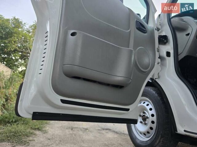 Білий Ніссан Прімастар, об'ємом двигуна 1.9 л та пробігом 278 тис. км за 8800 $, фото 18 на Automoto.ua