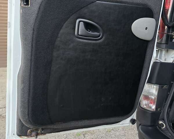 Білий Ніссан Прімастар, об'ємом двигуна 1.9 л та пробігом 278 тис. км за 8800 $, фото 23 на Automoto.ua