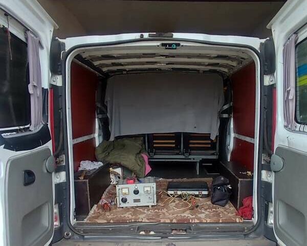 Белый Ниссан Примастар, объемом двигателя 2.5 л и пробегом 285 тыс. км за 10999 $, фото 8 на Automoto.ua