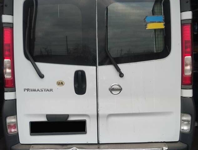 Белый Ниссан Примастар, объемом двигателя 2.5 л и пробегом 285 тыс. км за 10999 $, фото 6 на Automoto.ua