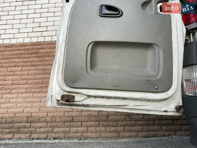 Ниссан Примастар 2008 в Киеве на Automoto.ua Белый Ниссан Примастар, объемом двигателя 2 л и пробегом 356 тыс. км за 6500 $, фото 20 на Automoto.ua