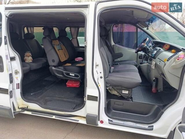 Белый Ниссан Примастар, объемом двигателя 2.5 л и пробегом 286 тыс. км за 8900 $, фото 14 на Automoto.ua