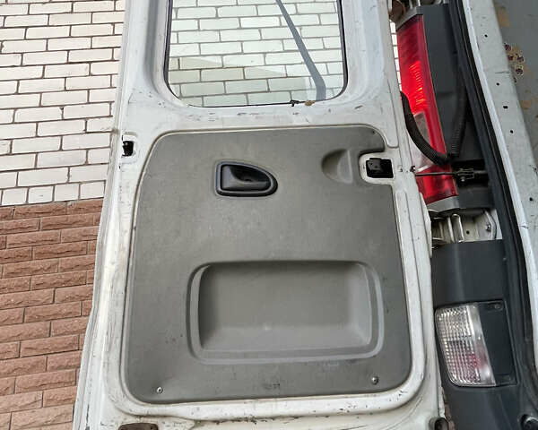 Ниссан Примастар 2008 в Киеве на Automoto.ua Белый Ниссан Примастар, объемом двигателя 2 л и пробегом 356 тыс. км за 6500 $, фото 22 на Automoto.ua