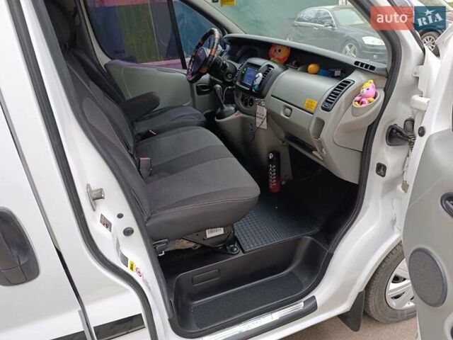 Белый Ниссан Примастар, объемом двигателя 2.5 л и пробегом 286 тыс. км за 8900 $, фото 12 на Automoto.ua