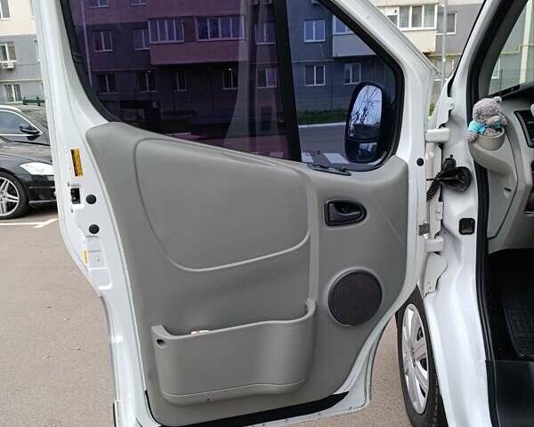 Белый Ниссан Примастар, объемом двигателя 2.5 л и пробегом 286 тыс. км за 8900 $, фото 9 на Automoto.ua