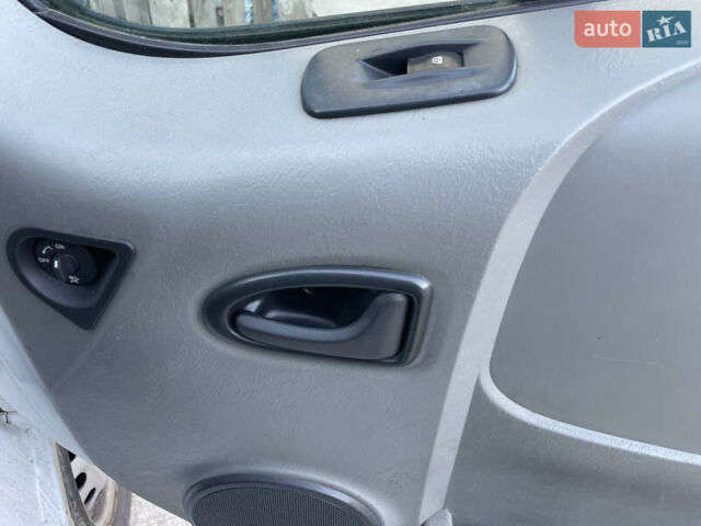 Ниссан Примастар 2008 в Киеве на Automoto.ua Белый Ниссан Примастар, объемом двигателя 2 л и пробегом 356 тыс. км за 6500 $, фото 13 на Automoto.ua