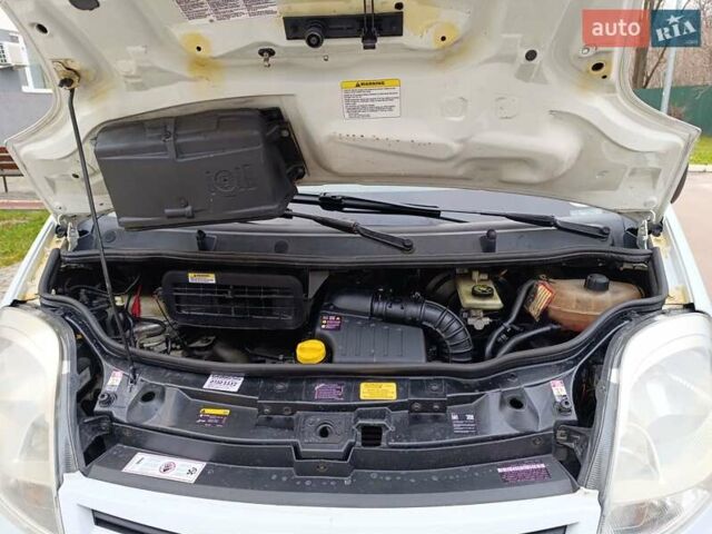 Белый Ниссан Примастар, объемом двигателя 2.5 л и пробегом 286 тыс. км за 8900 $, фото 17 на Automoto.ua