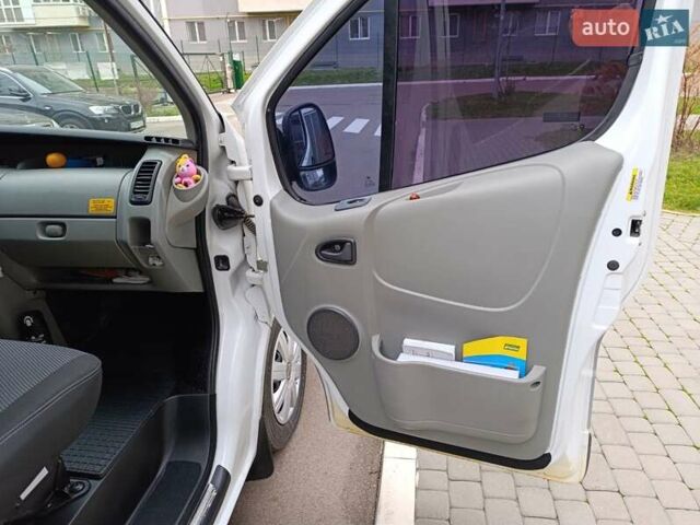 Белый Ниссан Примастар, объемом двигателя 2.5 л и пробегом 286 тыс. км за 8900 $, фото 13 на Automoto.ua