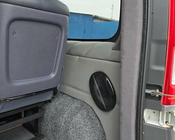 Белый Ниссан Примастар, объемом двигателя 2 л и пробегом 210 тыс. км за 11200 $, фото 41 на Automoto.ua
