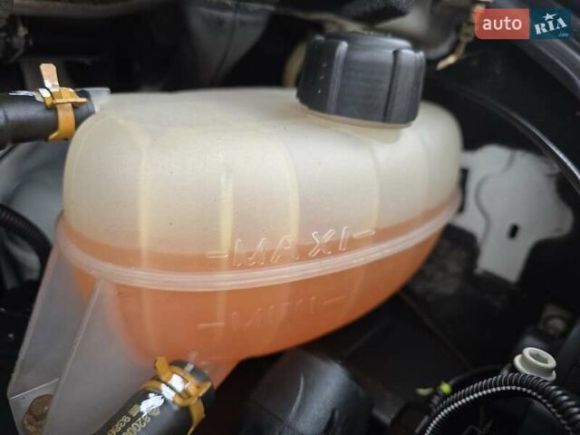 Белый Ниссан Примастар, объемом двигателя 2 л и пробегом 210 тыс. км за 11200 $, фото 16 на Automoto.ua