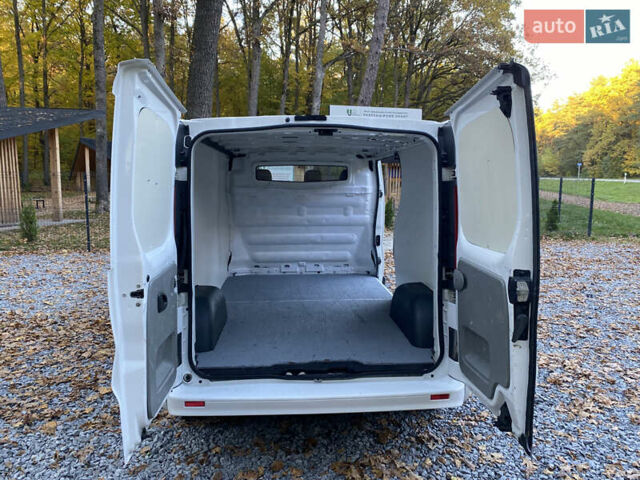 Білий Ніссан Прімастар, об'ємом двигуна 2 л та пробігом 257 тис. км за 11900 $, фото 27 на Automoto.ua