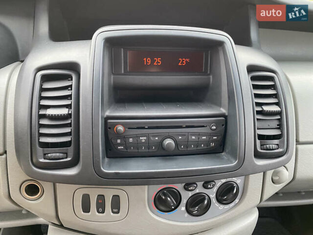 Білий Ніссан Прімастар, об'ємом двигуна 2 л та пробігом 257 тис. км за 11900 $, фото 42 на Automoto.ua