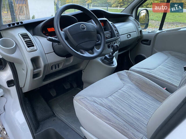 Білий Ніссан Прімастар, об'ємом двигуна 2 л та пробігом 257 тис. км за 11900 $, фото 38 на Automoto.ua