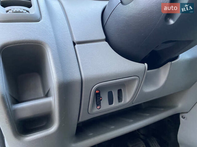 Білий Ніссан Прімастар, об'ємом двигуна 2 л та пробігом 257 тис. км за 11900 $, фото 33 на Automoto.ua