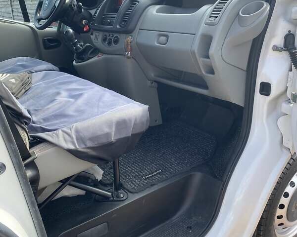 Білий Ніссан Прімастар, об'ємом двигуна 2 л та пробігом 130 тис. км за 12999 $, фото 11 на Automoto.ua