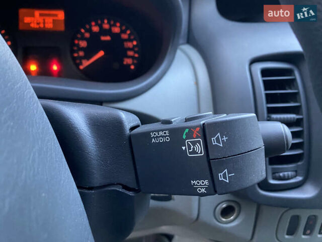 Білий Ніссан Прімастар, об'ємом двигуна 2 л та пробігом 257 тис. км за 11900 $, фото 35 на Automoto.ua