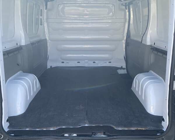 Білий Ніссан Прімастар, об'ємом двигуна 2 л та пробігом 130 тис. км за 12999 $, фото 22 на Automoto.ua