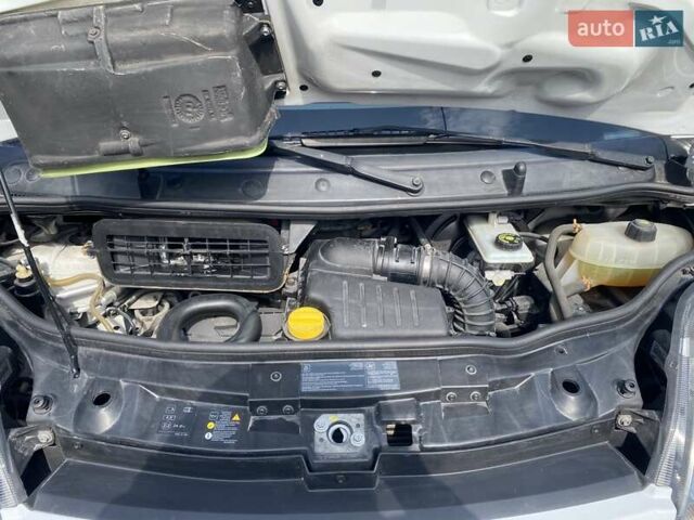 Білий Ніссан Прімастар, об'ємом двигуна 2 л та пробігом 130 тис. км за 12999 $, фото 16 на Automoto.ua