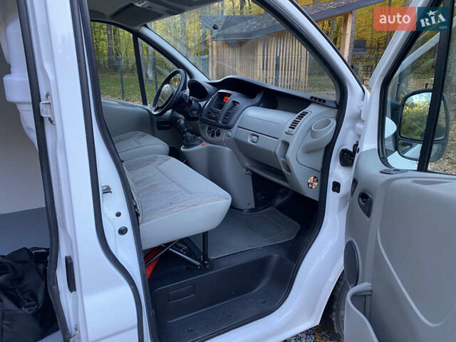 Білий Ніссан Прімастар, об'ємом двигуна 2 л та пробігом 257 тис. км за 11900 $, фото 31 на Automoto.ua