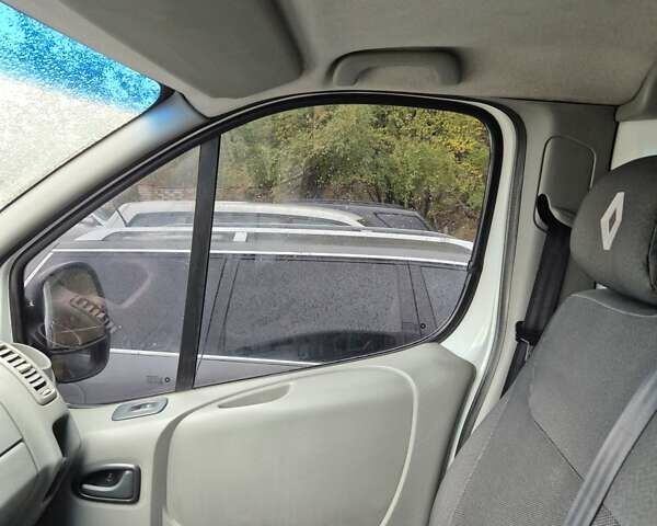 Білий Ніссан Прімастар, об'ємом двигуна 2 л та пробігом 186 тис. км за 13100 $, фото 20 на Automoto.ua