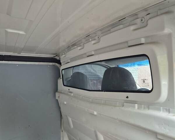 Білий Ніссан Прімастар, об'ємом двигуна 2 л та пробігом 186 тис. км за 13100 $, фото 16 на Automoto.ua