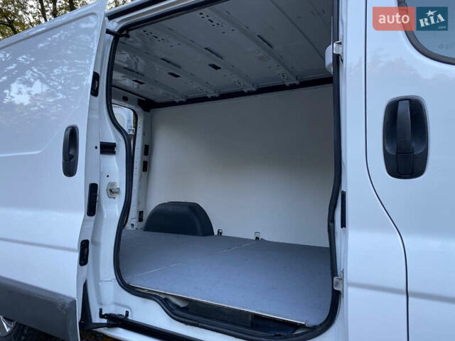 Білий Ніссан Прімастар, об'ємом двигуна 2 л та пробігом 257 тис. км за 11900 $, фото 25 на Automoto.ua
