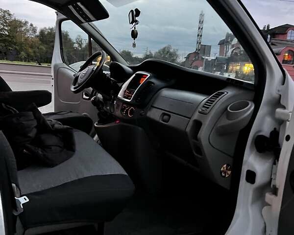 Білий Ніссан Прімастар, об'ємом двигуна 2 л та пробігом 238 тис. км за 14950 $, фото 9 на Automoto.ua