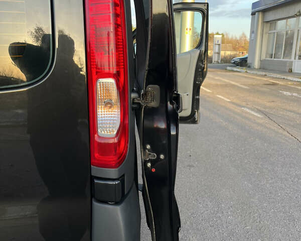 Черный Ниссан Примастар, объемом двигателя 2 л и пробегом 200 тыс. км за 9799 $, фото 131 на Automoto.ua