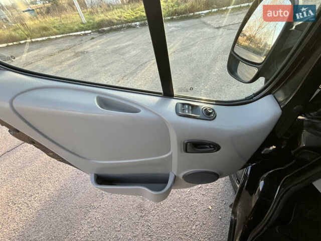 Черный Ниссан Примастар, объемом двигателя 2 л и пробегом 200 тыс. км за 9799 $, фото 81 на Automoto.ua