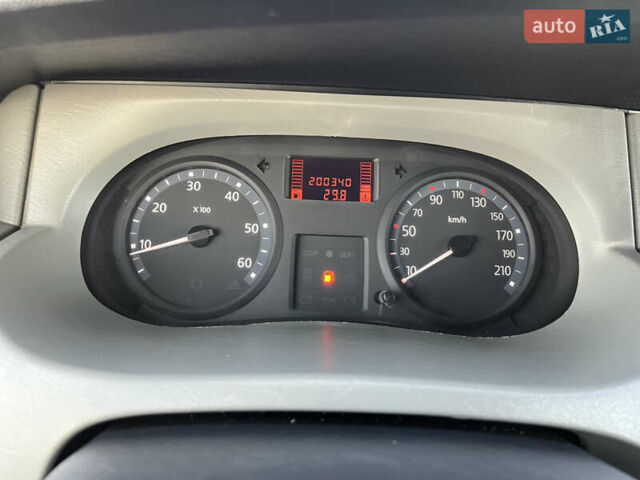 Черный Ниссан Примастар, объемом двигателя 2 л и пробегом 200 тыс. км за 9799 $, фото 93 на Automoto.ua