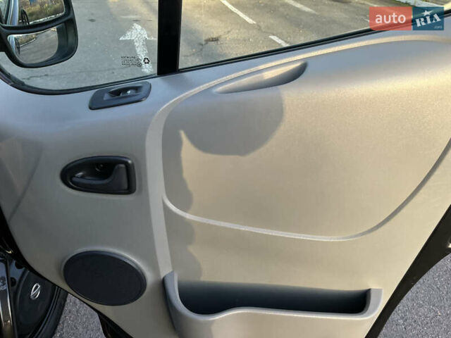 Черный Ниссан Примастар, объемом двигателя 2 л и пробегом 200 тыс. км за 9799 $, фото 102 на Automoto.ua