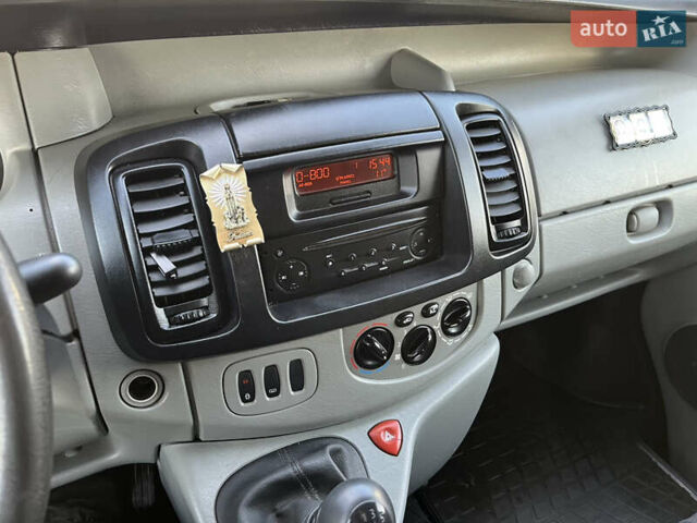 Черный Ниссан Примастар, объемом двигателя 2 л и пробегом 200 тыс. км за 9799 $, фото 95 на Automoto.ua