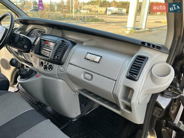 Черный Ниссан Примастар, объемом двигателя 2 л и пробегом 200 тыс. км за 9799 $, фото 106 на Automoto.ua