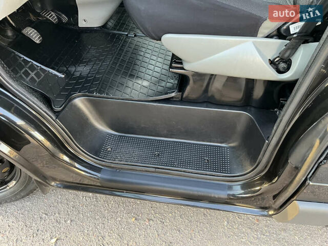 Черный Ниссан Примастар, объемом двигателя 2 л и пробегом 200 тыс. км за 9799 $, фото 83 на Automoto.ua