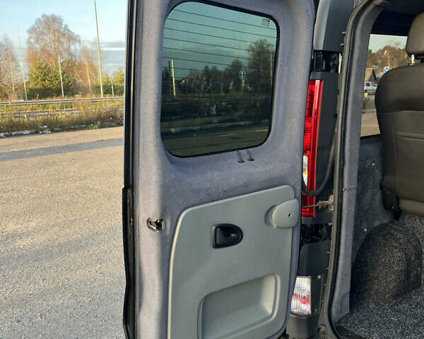 Черный Ниссан Примастар, объемом двигателя 2 л и пробегом 200 тыс. км за 9799 $, фото 127 на Automoto.ua