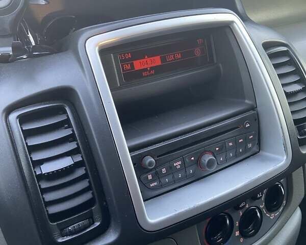 Черный Ниссан Примастар, объемом двигателя 2 л и пробегом 299 тыс. км за 14000 $, фото 1 на Automoto.ua