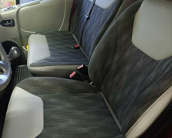 Красный Ниссан Примастар, объемом двигателя 2 л и пробегом 413 тыс. км за 6999 $, фото 15 на Automoto.ua