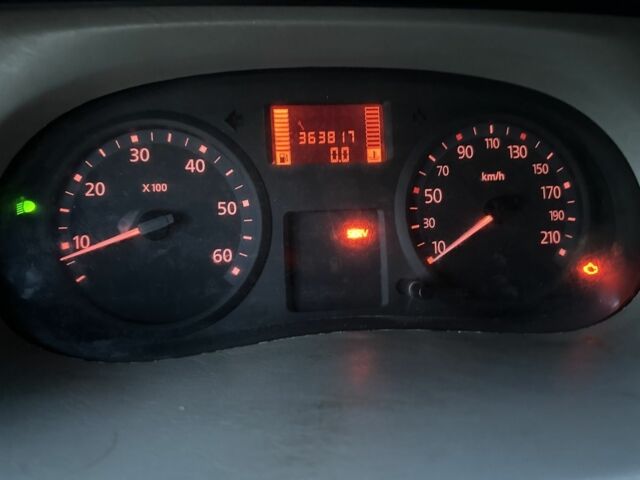 Червоний Ніссан Прімастар, об'ємом двигуна 2 л та пробігом 363 тис. км за 9500 $, фото 5 на Automoto.ua