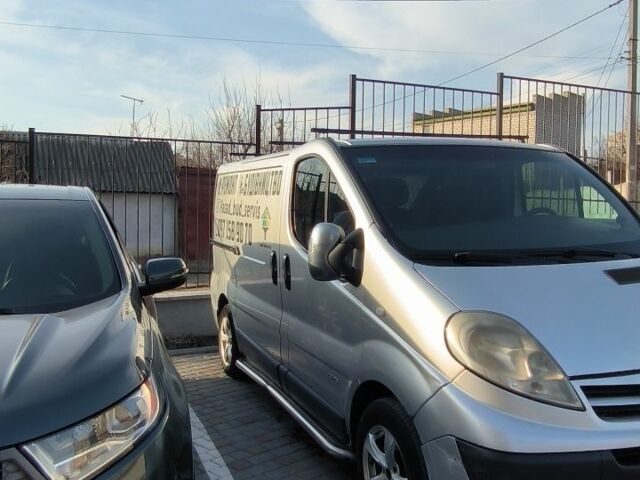 Сірий Ніссан Прімастар, об'ємом двигуна 2 л та пробігом 400 тис. км за 4931 $, фото 6 на Automoto.ua