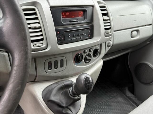 Сірий Ніссан Прімастар, об'ємом двигуна 2 л та пробігом 240 тис. км за 5000 $, фото 12 на Automoto.ua