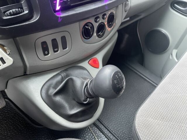 Серый Ниссан Примастар, объемом двигателя 2.5 л и пробегом 345 тыс. км за 7000 $, фото 8 на Automoto.ua