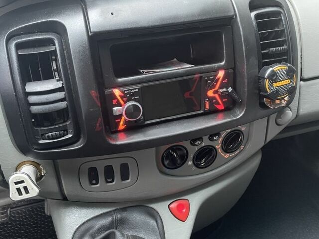 Серый Ниссан Примастар, объемом двигателя 2.5 л и пробегом 345 тыс. км за 7000 $, фото 7 на Automoto.ua