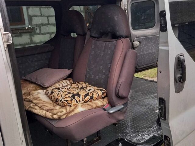 Серый Ниссан Примастар, объемом двигателя 1.9 л и пробегом 377 тыс. км за 4600 $, фото 4 на Automoto.ua