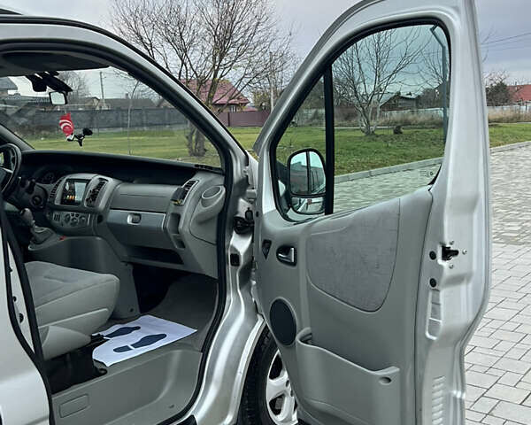 Серый Ниссан Примастар, объемом двигателя 2.5 л и пробегом 237 тыс. км за 9700 $, фото 31 на Automoto.ua