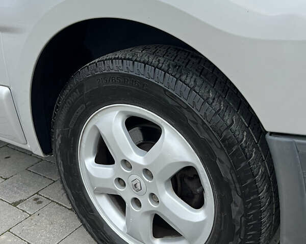 Серый Ниссан Примастар, объемом двигателя 2.5 л и пробегом 237 тыс. км за 9700 $, фото 30 на Automoto.ua