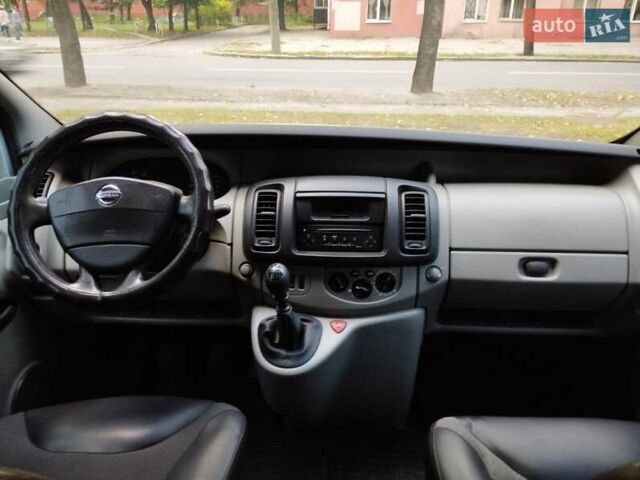 Серый Ниссан Примастар, объемом двигателя 2.5 л и пробегом 270 тыс. км за 9500 $, фото 9 на Automoto.ua