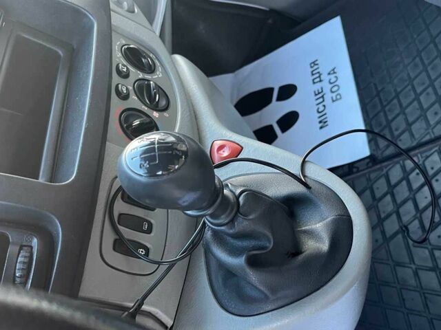 Серый Ниссан Примастар, объемом двигателя 1.9 л и пробегом 300 тыс. км за 7680 $, фото 13 на Automoto.ua